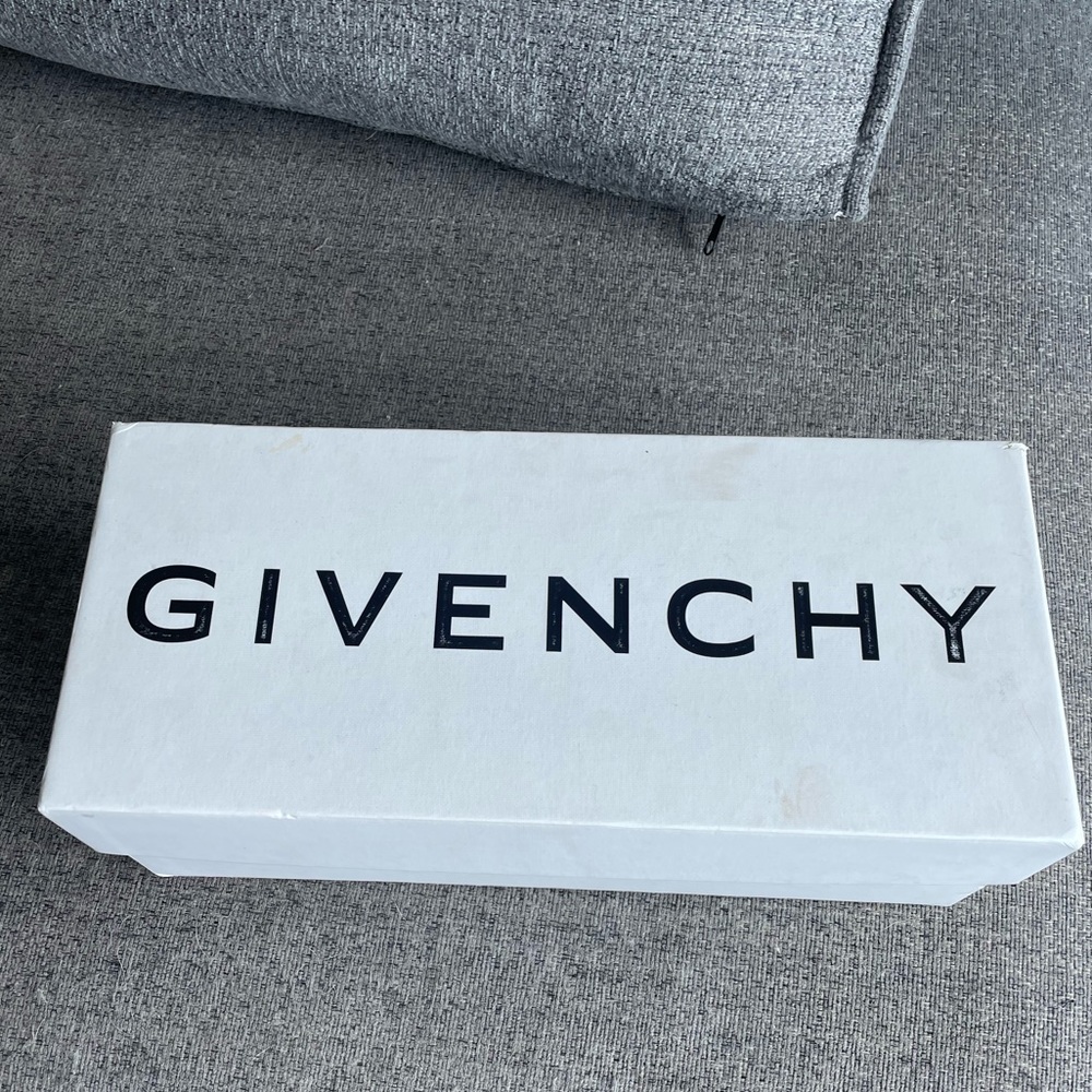 🫧GIVENCHY Paris flat sandals in transparent rubber - Picture 9 of 9